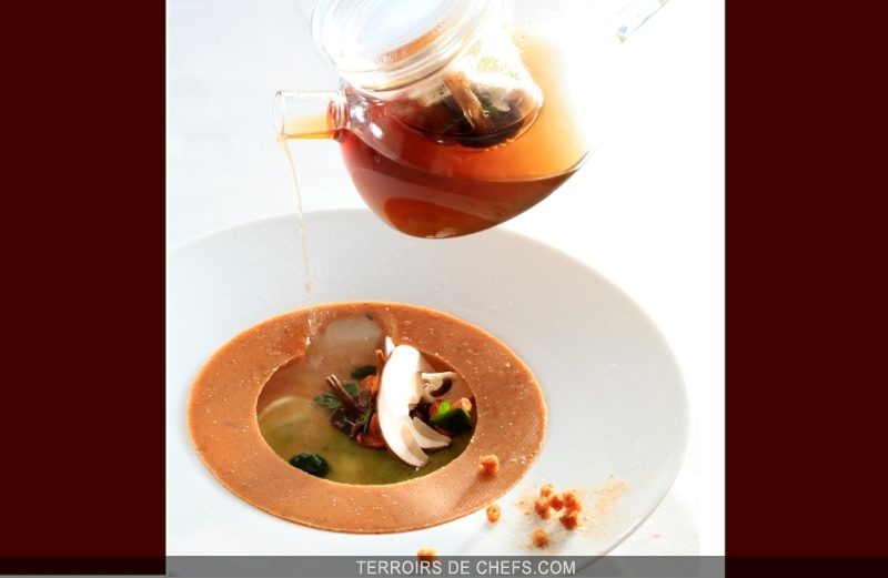 Consommé de sale cepes