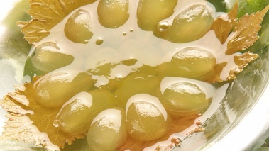 Raisins en gelée de vin, feuilles de vignes, sorbet raisins blancs