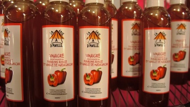 vinaigre aux poivrons rouges et vanille de Madagascar.jpg