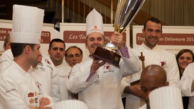 Bruno Bolmont avec le Trophée Jean Delaveyne 