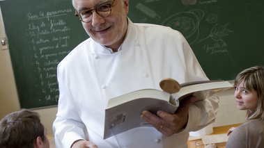 Lot 117 Cours de cuisine -  Alain Ducasse à l'école  