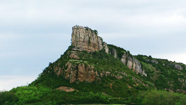 Terroirs de Chefs - la Bourgogne - Roche de Solutré