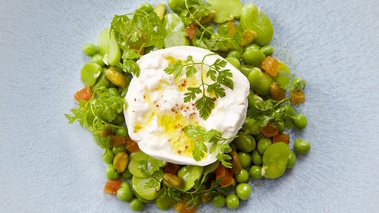 Burrata, fèves et petits pois