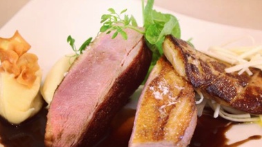 Filet de canette fermière de Loué rôti aux épices, foie gras de canard de Vendée poêlé Par le chef Didier Chapeau 