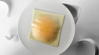 La Grosse asperge verte « de l’amie Clarisse » à l’œuf, langoustine et mousseline au citron 