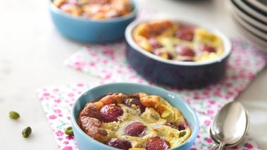 Clafoutis cerise-pistache