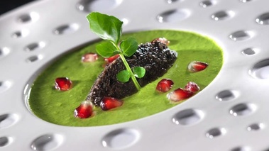 Gaspacho de cresson et tapenade d'olives noires