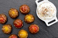 Tomates cerises au caramel et chantilly salée