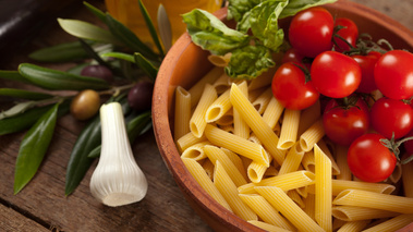 Penne, ail tomates et basilic