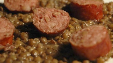 Duo de saucisses comtoises aux lentilles à la moutarde ancienne