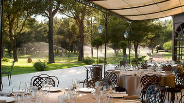 Terrasse du restaurant de l’Hôtel du Castellet