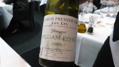 Restaurant Helen - bouteille de Chablis William Fevre