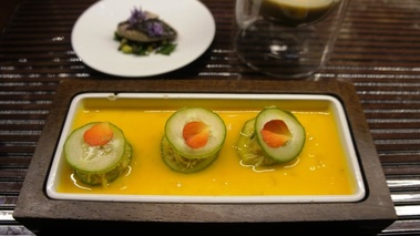 L'acajou de Jean Imbert - Amuse bouches mille feuille de tourteau à la mangue