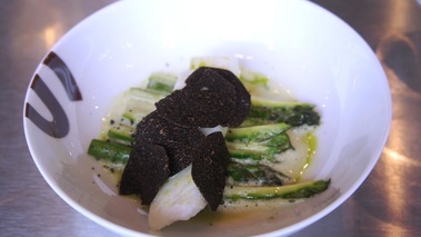 Scook - Le turbot sur lit d'asperges et truffe noire