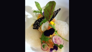 Tartare de Saint pierre de Quiberon, citron Caviar de michel Bachès, huile de verveine, émulsion Pomelos